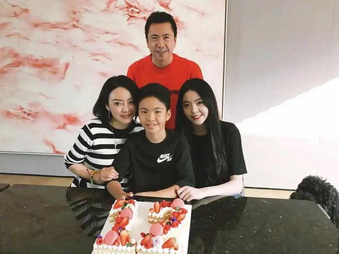 故事：从风光无限到一地鸡毛澳门新葡京华谊家族的豪门(图6)