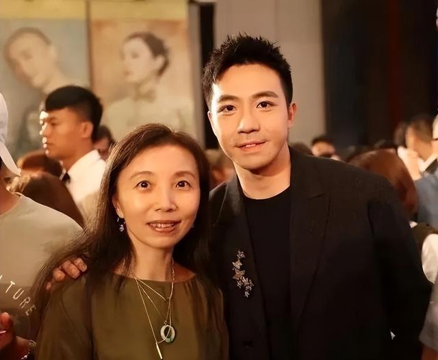 牌编剧回家却成团宠老公儿子化身最强助攻新葡京娱乐城她是写出无数“大女主”的金(图7)