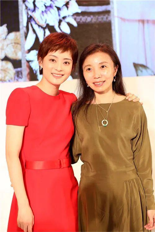 牌编剧回家却成团宠老公儿子化身最强助攻新葡京娱乐城她是写出无