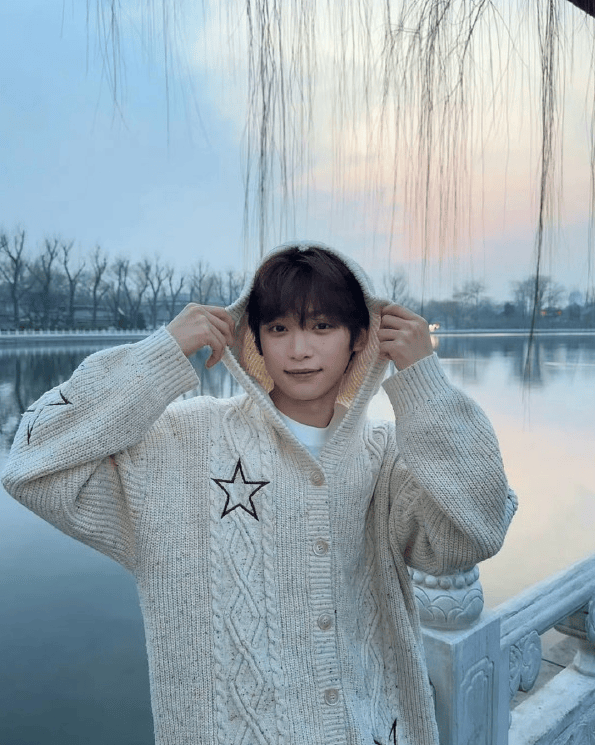 奖：从“塌房”到“破防”这届网友太难带了！新葡京娱乐城00后梓渝凭《泥潭》杀入亚洲大(图2)