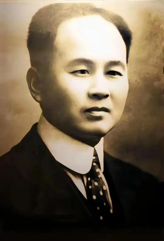 的儿子孙子曾孙穿越百年坐在他座位新葡京这是毛主席最早3张学生照他(图1)