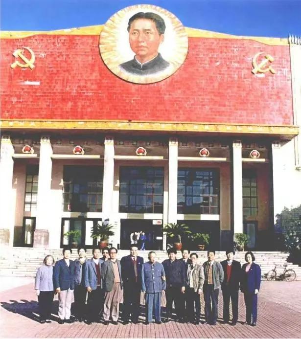 的儿子孙子曾孙穿越百年坐在他座位新葡京这是毛主席最早3张学生照他(图3)