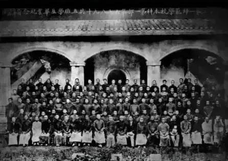 的儿子孙子曾孙穿越百年坐在他座位新葡京这是毛主席最早3张学生照他(图5)