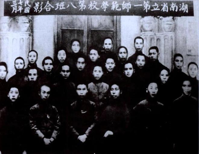 的儿子孙子曾孙穿越百年坐在他座位新葡京这是毛主席最早3张学生照他(图10)
